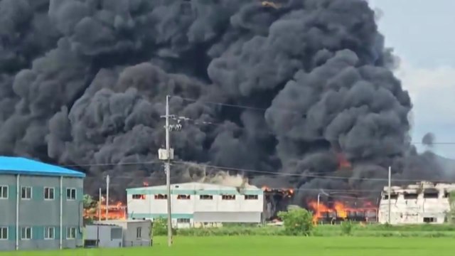 경기 화성시 공장에서 큰불...대응 2단계 발령 / YTN