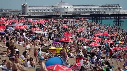 Download Video: Crowds gather at Brighton beach as temperatures soar across Sussex