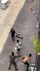 Pelea junto a un comedor social en el Raval