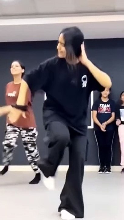 Aanya Killing it #djwaleybabu #deepaktulsyanchoreography