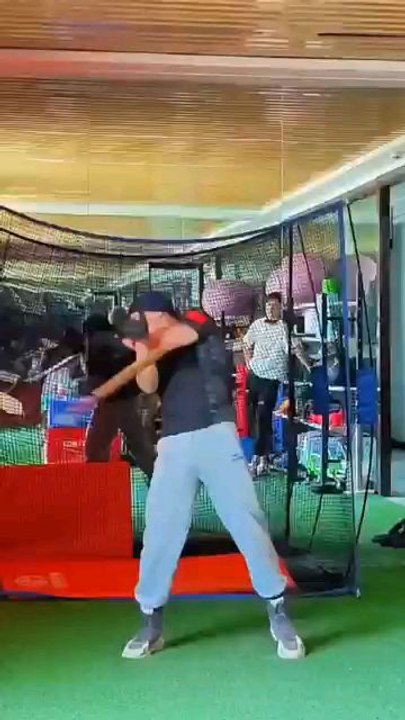 Mistakes in fancy baseball moves. Mistakes. It hurts too watch. Fancy baseball moves. Difficult move 
