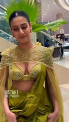 Isha Malviya looking hot in green saree, making a beautiful style statement!