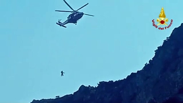 Recuperati madre e figlio dispersi a Lipari: soccorsi in elicottero dai Vigili del Fuoco