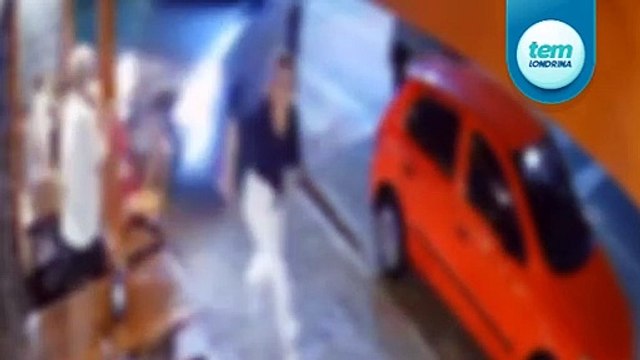Vídeo: Carro invade calçada e mata mãe e filha que estavam em lanchonete