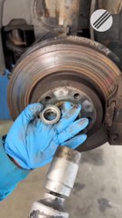 Customer complains about noise from the front axle