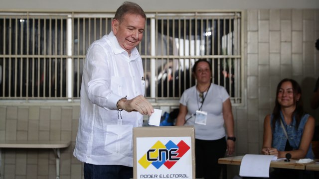 Edmundo González y María Corina Machado votan