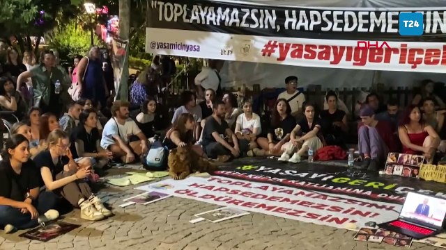 Hayvan hakları savunucuları, Ankara Kuğulu Park'ta toplanarak Genel Kurul'da görüşülen sokak hayvanları yasasını protesto etti