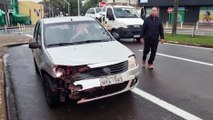 Carros e envolvem em colisão na Avenida Piquiri com a Rua Paraná