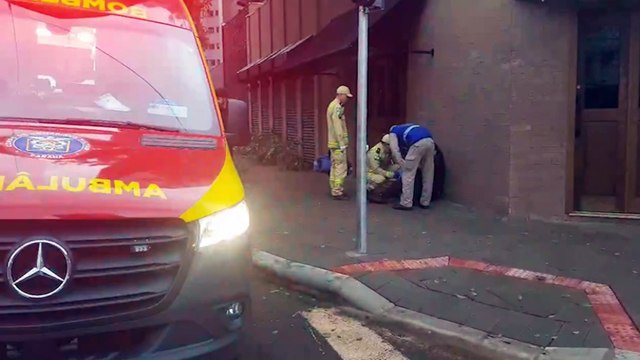 Ciclista fica ferido ao sofrer queda na Rua Mato Grosso, no Centro