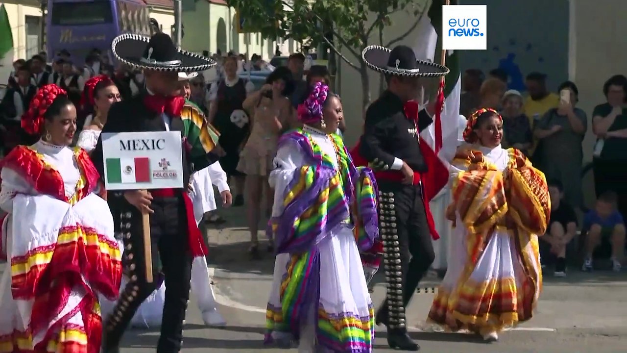 300 dancers from 9 countries attend International Folklore Festival in Romania