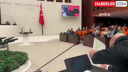 CHP Milletvekili Serkan Sarı, yaşam hakkı savunucularının imzalarını Meclis'e taşıdı