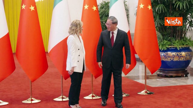 Meloni incontra Primo Ministro cinese Li Qiang nella Grande sala del Popolo di Pechino