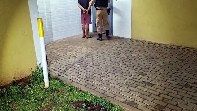 Vizinhos denunciam agressão e PMs encontram vítima aos prantos