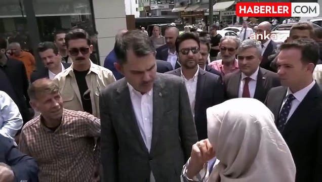 Kurum emekli maaşlarını soran kadına alışveriş kartı vermek istedi, beklemediği bir yanıt aldı