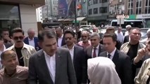 Murat Kurum, yaşlı ve dul aylığına gelen zam farkını soran kadına yardım kartı uzattı