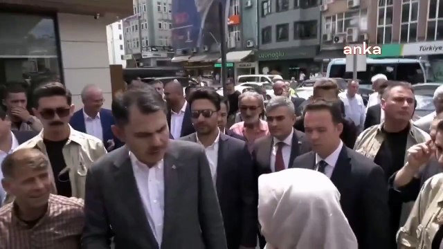 Murat Kurum, yaşlı ve dul aylığına gelen zam farkını soran kadına yardım kartı uzattı
