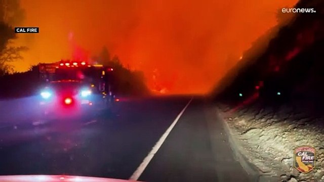 شاهد: حريق هائل يدمر 350 ألف فدان ويجبر السلطات على إجلاء الآلاف في شمال كاليفورنيا