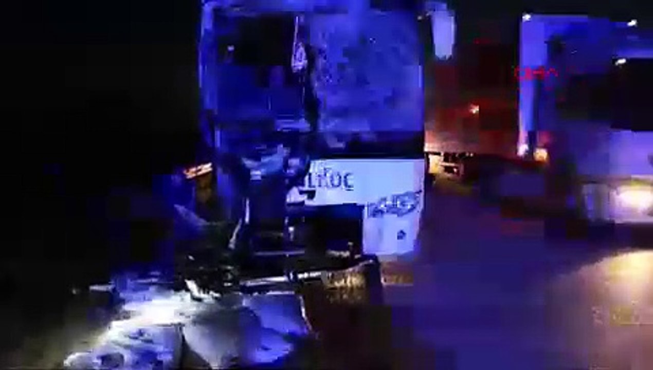 Yolcu otobüsü, kamyonla çarpıştı: Ölü ve çok sayıda yaralı var