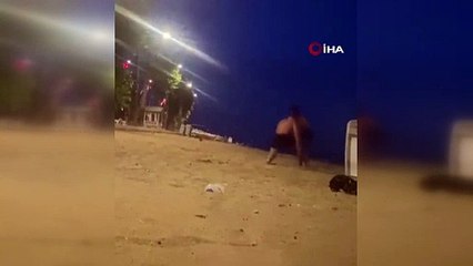 Скачать видео: Yalova’da Sahilde Güreş Antrenmanı Yapan Genci Köpek Isırdı