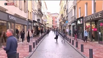 Pyrénées-Orientales: Un véhicule poursuivi par la police, après un refus d'obtempérer, s'est encastré dans un camion stationné à Perpignan, causant la mort du conducteur et blessant grièvement le passager - VIDEO
