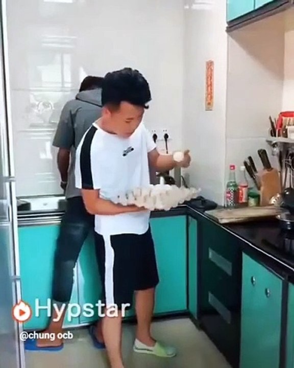 Funny clip egg