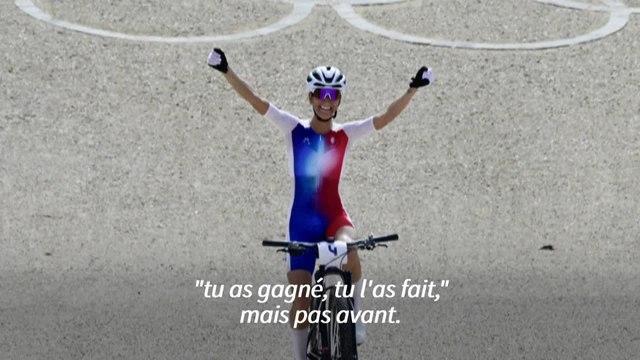 JO 2024 : Pauline Ferrand-Prévot fête son premier titre olympique en VTT