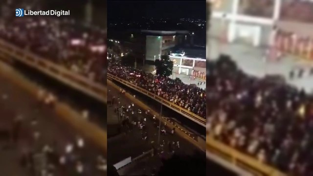Miles de opositores antichavistas salen a las calles de Caracas para reivindicar la victoria