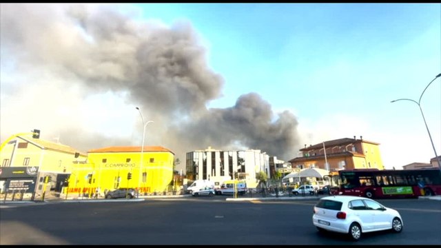 Le immagini del vasto incendio a Ponte Mammolo e Cesano a Roma