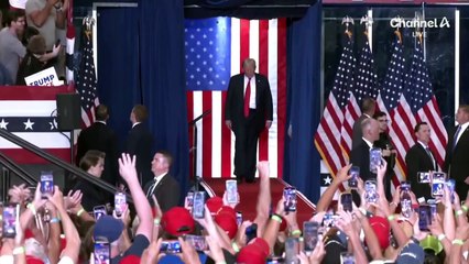 트럼프 “해리스는 급진 좌파 미치광이” 공세