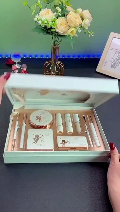 Surprise box makeup