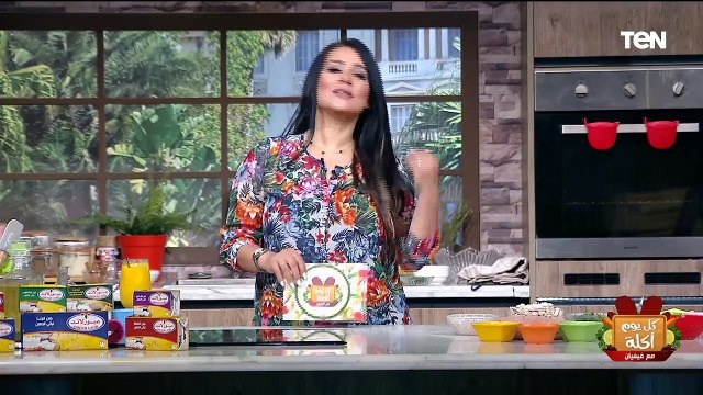 طريقة عمل كفتة فراخ بصوص الليمون وسلطة خيار بالذرة الحلوة مع الشيف فيفيان | كل يوم أكلة