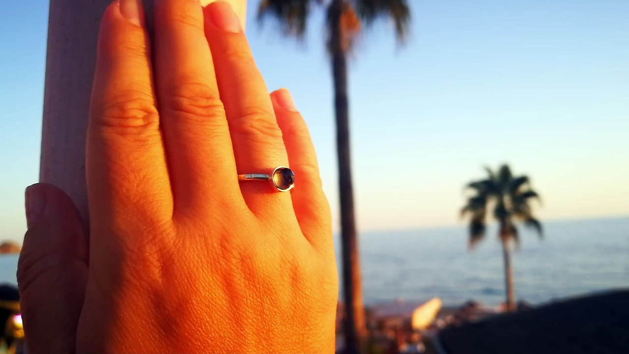 Blush of Attraction - Mood Ring - 6 mm - Sterling Silver 925 - AAA Crystal Quartz