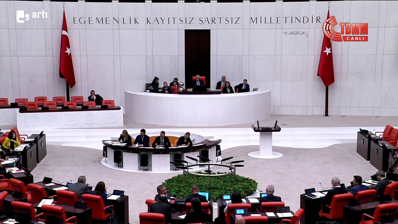 Sırrı Süreyya Önder'den sanatçı Kenan Işık için başsağlığı mesajı