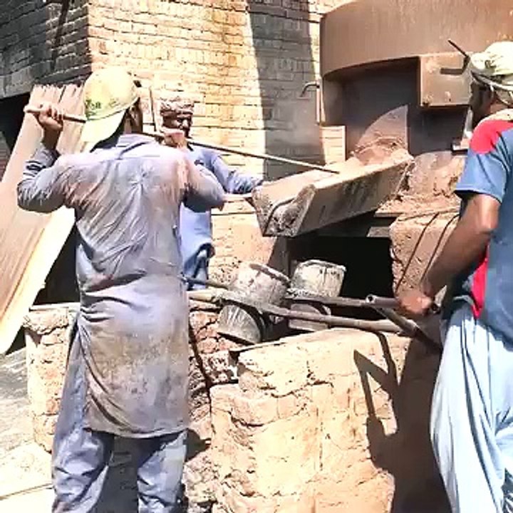 टेबल ड्रिल मशीनें बनाने वाले मैकेनिकल मास्टर्स मास
