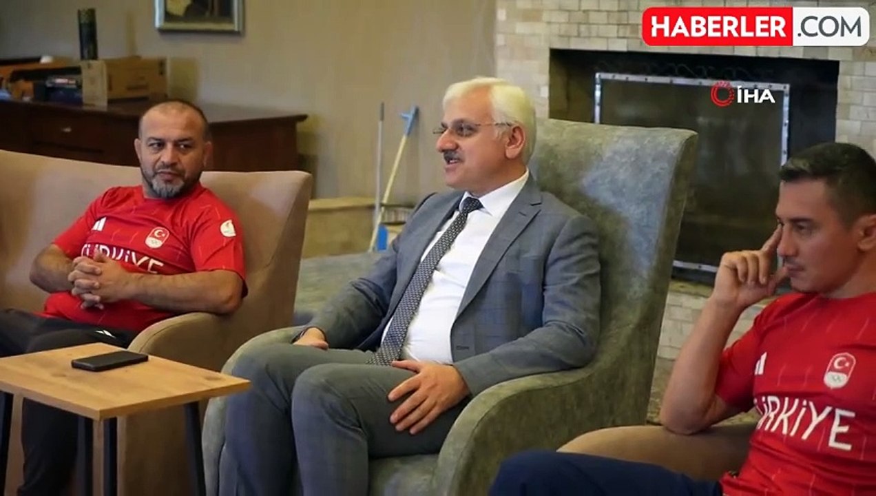 Büyük Kadınlar Güreş Milli Takımı'na moral ziyareti