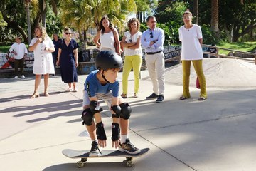 Alcalde sobre ruedas: José Manuel Bermúdez sorprende con su habilidad sobre el skate