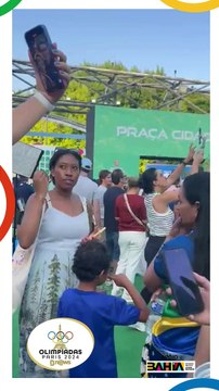 Direto de Paris: Ídolo do Brasil, Giba revela expectativas para do vôlei nas Olimpíadas; assista