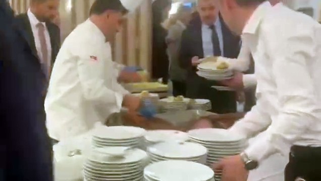 Yiyin efendiler yiyin! İktidar kulisinde tatlı keyfi