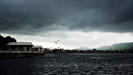 सुबह-शाम मामूली फुहारें, दिनभर मंडराते रहे बादल