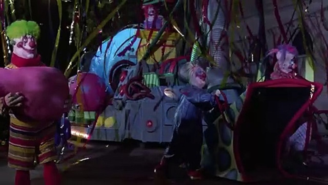Killer Klowns from Outer Space - 06 - manhunt