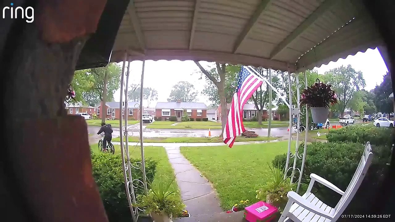 Bike-riding suspect steals package from Livonia porch