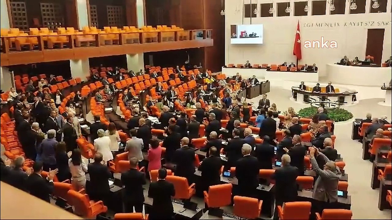 Özel ve Dervişoğlu sokak hayvanlarına ilişkin kanun teklifi görüşmeleri için Meclis'te