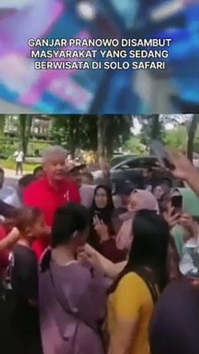 Ganjar Disambut Masyarakat yang Sedang Berwisata di Solo Safari