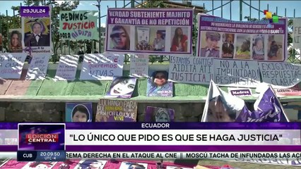 Ecuatorianos protestan en los exteriores del Ministerio de Defensa