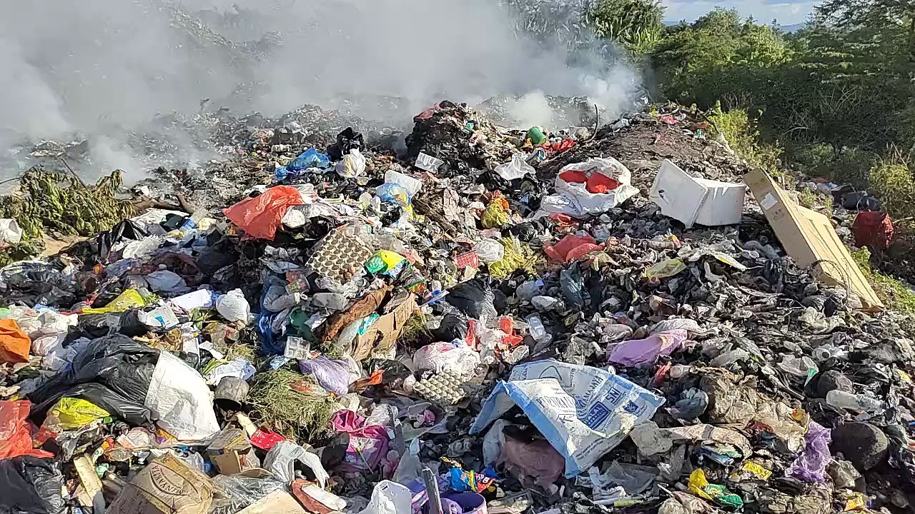 TPS di Doyo Lama Jayapura Terus Mengeluarkan Asap
