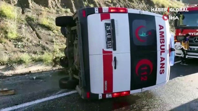 Erzurum'da ambulans ile hafif ticari araç çarpıştı: Çok sayıda ölü ve yaralı var