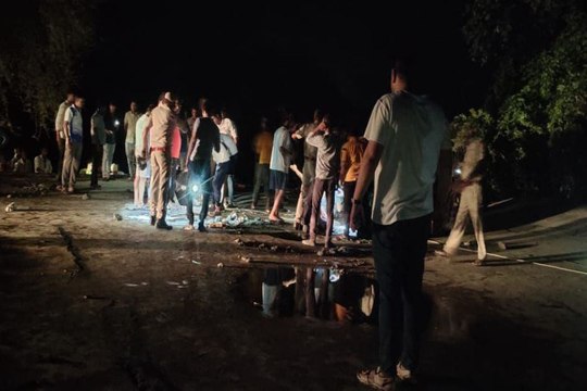 निर्माणाधीन भवन की छत गिरी, चार जनों की दबने से मौत, छह का चल रहा उपचार