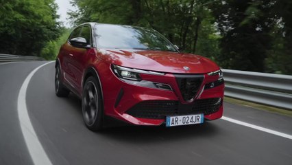 Alfa Romeo Junior Driving Video