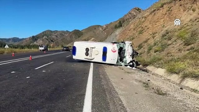 Erzurum'da ambulans ile ticari araç çarpıştı! 4 kişi öldü