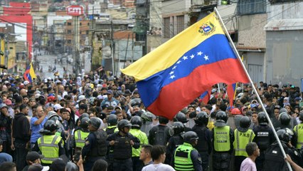 Скачать видео: Ein Toter bei Protesten nach Wahl in Venezuela